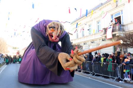 PUSTNI KARNEVAL PUSTOLETJE 90 FOTO LJUBO VUKELIČ